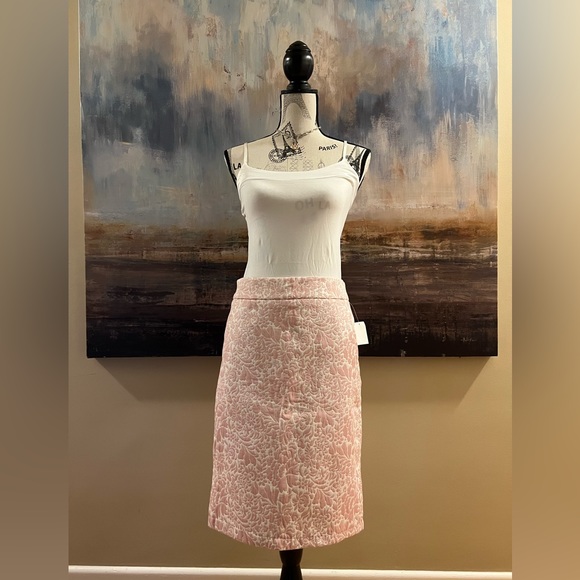 NWT, stunning damask pencil skirt, pink w/ some shimmer - Picture 2 of 12